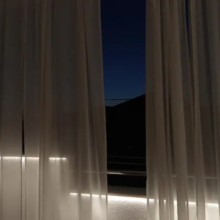 Mijic * Τρογκίρ